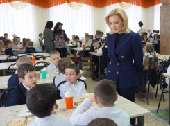 «Заставить ребенка съесть сбалансированное питание сложно»: Ставрополье готовится бесплатно кормить школьников