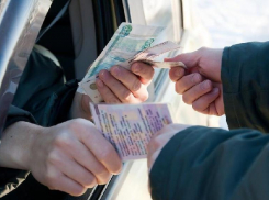 В Ставрополе экс-сотрудника ГИБДД подозревают в получении взятки