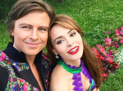 Модель из Ставрополя Анна Калашникова сделала «яблоневую» фотосессию с Прохором Шаляпиным