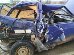 В жестком ДТП с пассажирским автобусом пострадал водитель «девятки» на Ставрополье