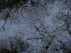 Штормовое предупреждение с грозой и градом объявили на Ставрополье