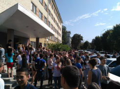 Студенческое общежитие в Ставрополе эвакуировали из-за угрозы теракта, - очевидцы 
