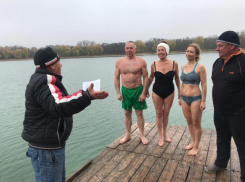 В ледяной воде искупались «горячие головы» из Ессентуков 