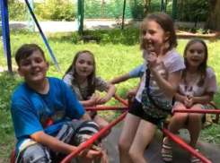 Дети попросили мэра Ставрополя починить карусель во дворе, но ее демонтировали