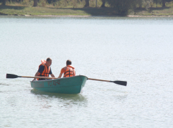 Мужчина нырнул с пирса в водоем и пропал под водой в Пятигорске