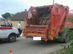 Школьник погиб под колесами мусоровоза в Ставропольском крае