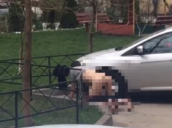 Голый мужчина показал «пятую точку» на камеру в Ставрополе