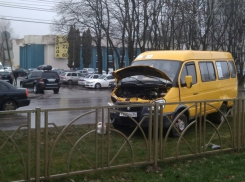 Апокалипсис по-ставропольски: на Кулакова не работают светофоры и попала в аварию маршрутка 