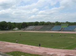 Срок реконструкции крупнейшего в стране сельского стадиона «Урожай» в Кочубеевском округе оказался под угрозой срыва