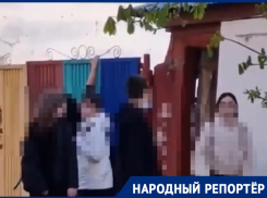 Малолетние вандалы в центре Ессентуков бросали камни и куски бетона в окна жилого дома