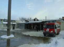 Полыхавший в Ставрополе продуктовый магазин попал на видео