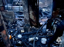 Огонь уничтожил жилой дом в Кисловодске из-за перекала печи: есть погибший