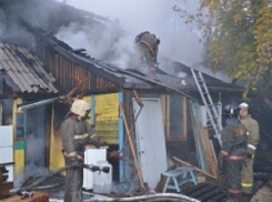 Кровлю здания уничтожило в результате пожара в Ставрополе