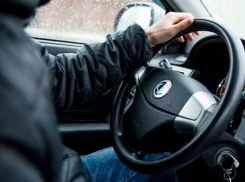 «Веселый угонщик» стащил у приятеля ключи от автомобиля и разбил его в Ставрополе 