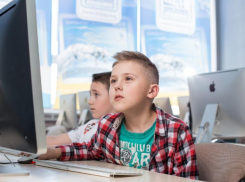 Без зубрежки и нудных уроков: в Ставрополе открылась международная IT-академия для школьников