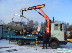 Ставропольские судебные приставы арестовали и увезли на эвакуаторе автомобиль должника
