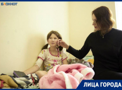 «Перестаешь замечать капельницы, видишь обычных детей»: филантроп Елена Коробченко помогает больным малышам на Ставрополье