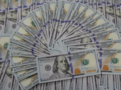 Штраф в 10 раз больше: чем обернулась для пассажирки попытка провезти 35 тысяч долларов мимо минераловодской таможни