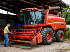 Рабочему со Ставрополья во время ремонта комбайна оторвало пальцы