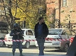 Территорию рядом с цирком оцепили силовики в Ставрополе