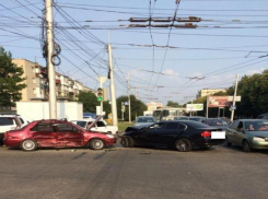 При столкновении двух автомобилей пострадали пять человек в Ставрополе