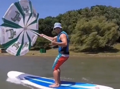 Смелый сёрфингист эффектно «оседлал» ставропольские ветра на Комсаке