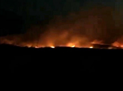 Яркое зарево ночных пожаров под Ставрополем попало на видео
