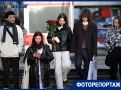 С цветами и под ручку: как ставропольчане провели День всех влюбленных 