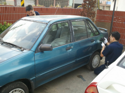 В Невинномысске местный житель помог задержать угонщика авто до приезда полицейских