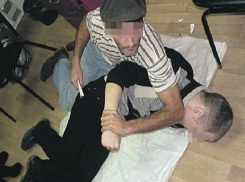 За сорванную с лица маску грабитель зарезал мужчину на Ставрополье