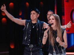 «У нас плафон треснул»: Гарик Харламов не оценил голос актрисы из Пятигорска в шоу «Караоке Клаб»