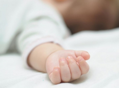 Годовалый ребенок скончался при странных обстоятельствах на Ставрополье