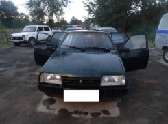 20-летний пьяный пассажир открыл дверь на ходу и погиб от удара головой о землю на Ставрополье
