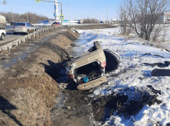 В Невинномысске пьяный водитель снес иномарку в кювет