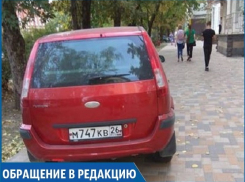 «Совсем охамели эти автомобилисты, на тротуарах паркуются», - жительница Ставрополя