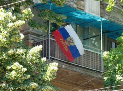 Флаги с триколором появились на балконах ставропольцев