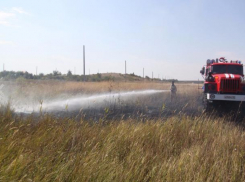 17 тысяч квадратных метров травы сгорело в течение суток на Ставрополье