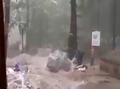 Женщину унесло ливневым потоком в Кисловодске 