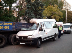 Ослеплённый солнцем водитель маршрутки врезался в ЗИЛ‍ в Ставрополе