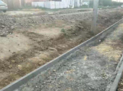 Жители Светлограда оказались заблокированы в своих домах после ремонта улицы