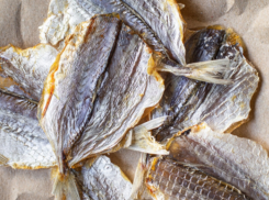 Предпринимателя из Ставрополя поймали на фальсификате 200 килограммов рыбных закусок  