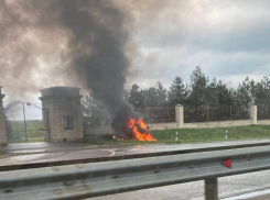 На Ставрополье на Южном обходе загорелся автомобиль