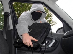 Злоумышленник решил прогулять украденные 120 тысяч в Парке Победы