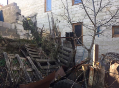 «Осталось вернуть 50 квадратных метров»: как соседи отбирают землю у пенсионерки