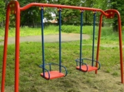 Возмущенные жители Ставрополя требуют от главы города найти похитителей качелей 