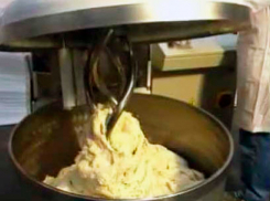 Спасатели освободили руку женщины из тестомешалки в Ставрополе