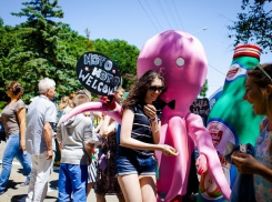 Поесть хот-догов на скорость, поучаствовать в квесте и выиграть кубок FIFA смогут жители Ставрополя на Комсомольском озере 