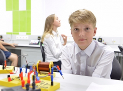 Фонд Мельниченко открыл две новые лаборатории в детском научном центре в Невинномысске