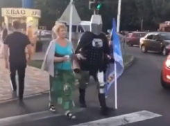 Ставропольчанка «увела» рыцаря с рекламы Бузовой: комичная ситуация попала на видео 