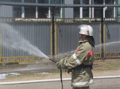 Пожар из-за вспыхнувших на чердаке администрации документов перепугал чиновников в кабинетах на Ставрополье
